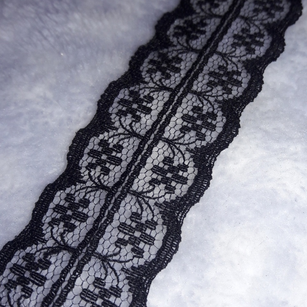 Choker - Picture 3 of 3